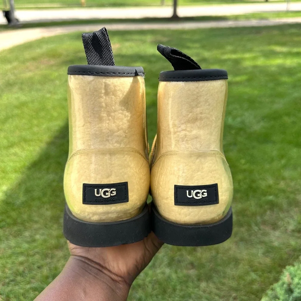 Ugg Classic Clear Mini Winter Boots‎ Women's Size 6 Cream